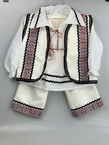 Costum traditional pentru baieti